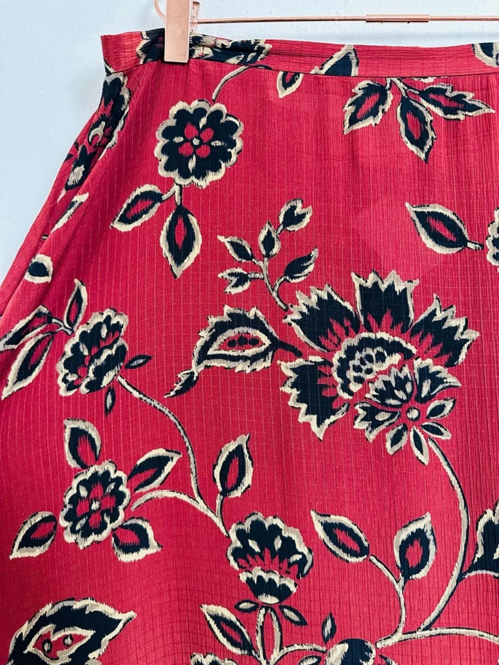 Vintage Jones New York 100% Silk Floral Maxi Skirt Red Black Boho Size 14 - Picture 9 of 10